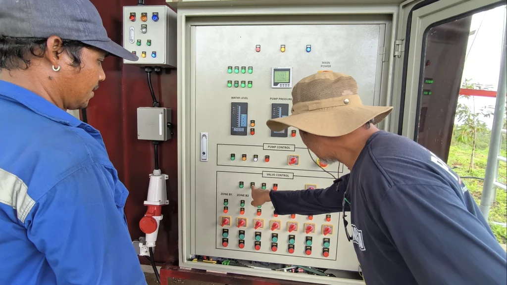 Panel kontrol irigasi untuk lahan perkebunan